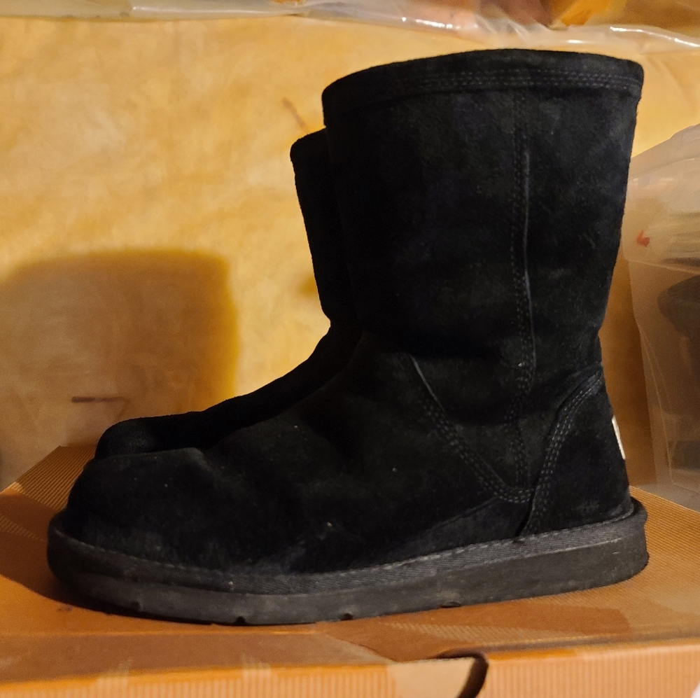 UGG Classic Short Boots with Inner Side Zipper, US 7, Black